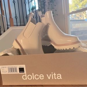 NIB!! Dolce Vita Rain boot - 10